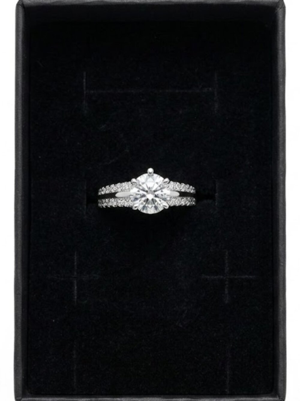 JZ11 Artic Halo 1 ct Moissanite size 7 s925